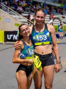 Alyette et Anna sur les haies